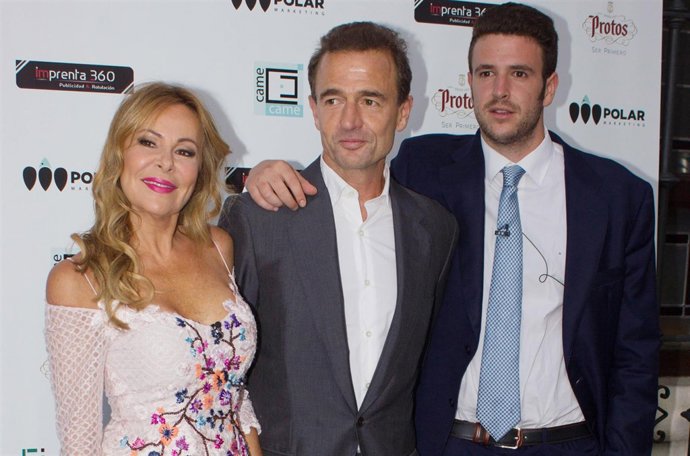 ANA OBREGÓN, LEQUIO Y ÁLEX LEQUIO