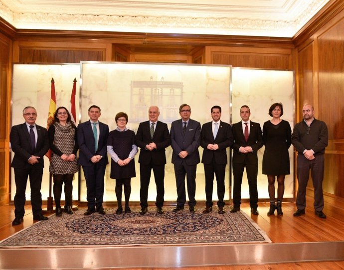 Ceniceros con alcaldes firmante convenios cabeceras de comarca