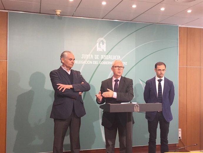 El delegado de la Junta en Cádiz, Juan Luis Belizón, informa del Plan Romero