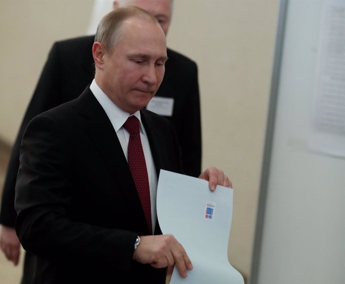 Vladimir Putin vota en las elecciones presidenciales de Rusia 2018
