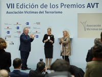 Cifuentes sólo dimitirá por la polémica del máster si se lo pide Rajoy