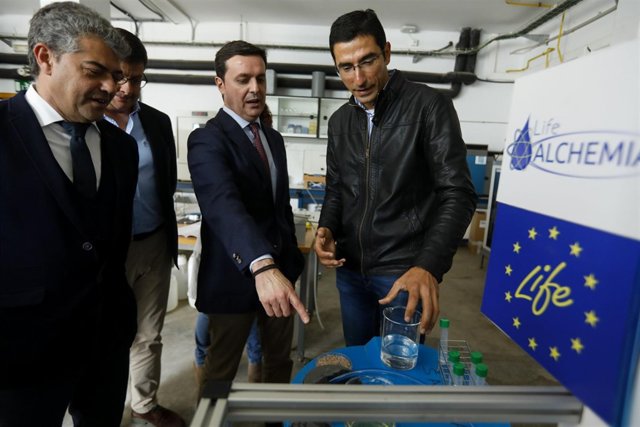 Javier Aureliano García, durante la visita a las instalaciones de Ciesol.