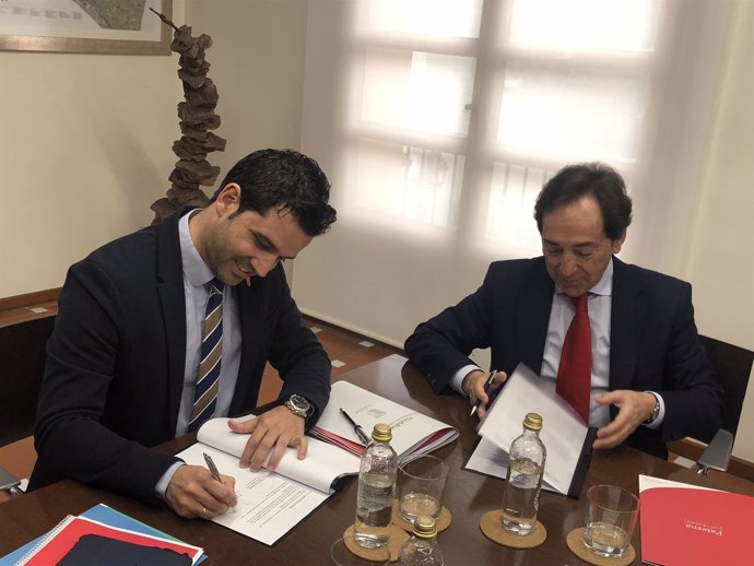 Firma del convenio entre Paterna Ciudad de Empresas y Puerto Mediterráneo