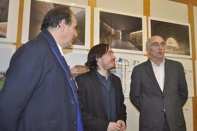 El director general de Cultura, Nacho Escuín, con Pemán y Franco. 