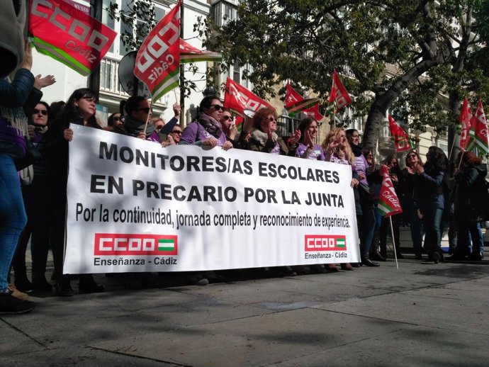 Concentración del colectivo de monitores escolares en Andalucía