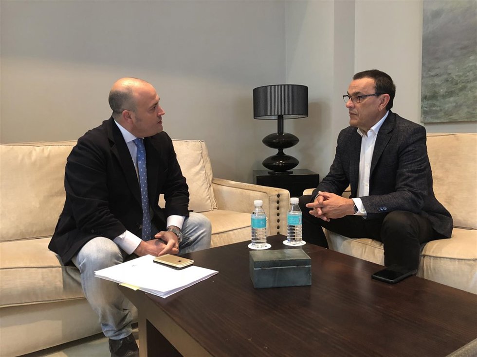 Julio Díaz, de Cs, se reúne con el presidente de la Diputación de Huelva. 