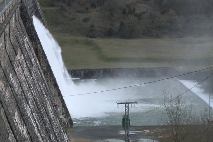 Embalse pantano Euskadi Ullibarri