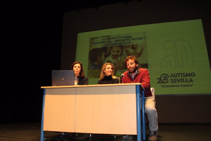 La alcaldesa de Alcalá de Guadaíra en un acto sobre TEA