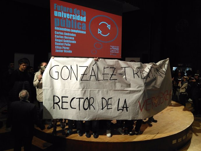Estudiantes protestan contra exrector de la URJC