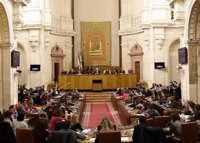 El Parlamento aprueba una modificación de la LOUA para incluir medidas sobre viviendas en suelo no urbanizable