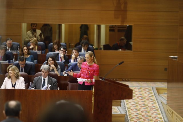 Cristina Cifuentes durante un pleno en la Asamblea de Madrid