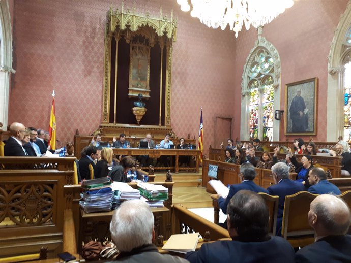 El pleno del Consell de Mallorca votando este jueves