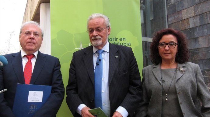 Jesús Maeztu con María Isabel Baena y Emilio Aumente