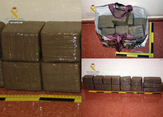 Imagen de la droga aprehendida por la Guardia Civil