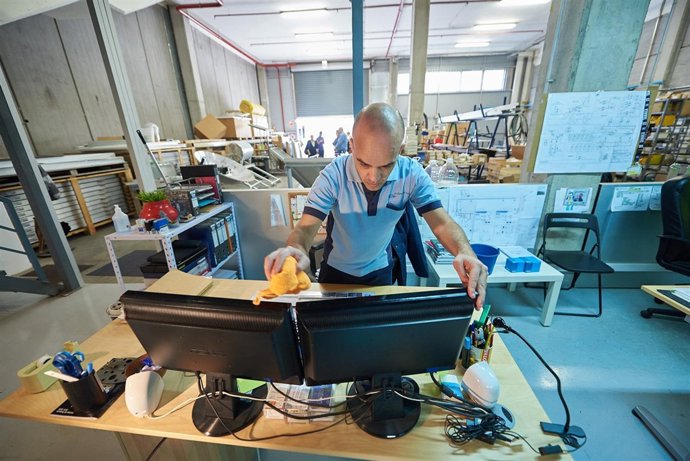 Nota De Prensa Y Fotografía: Discapacidad Empleo