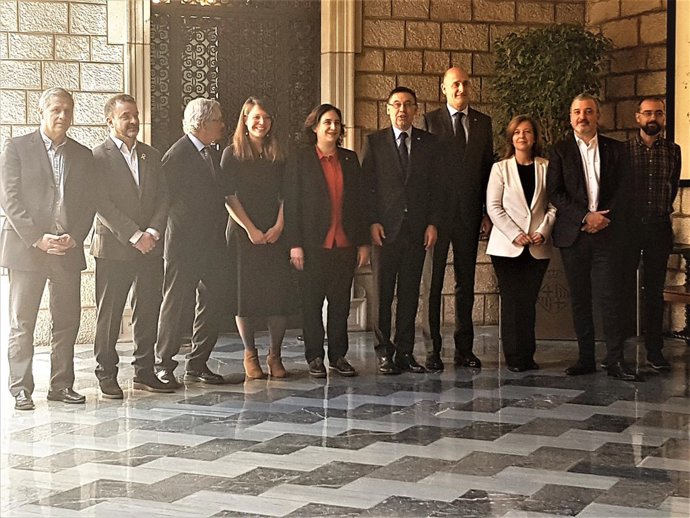 Líderes de grupos del Ayto.Barcelona,alcaldesa Ada Colau,J.M.Bartomeu (Barça)