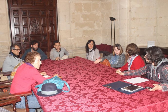 Reunión de Participa e IU con los animalistas