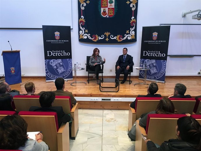 La presidenta de las Cortes en la UBU. 