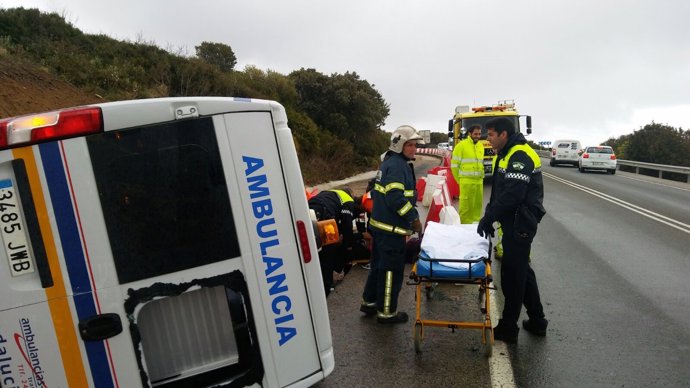 Accidente de tráfico de una ambulancia en Tarifa
