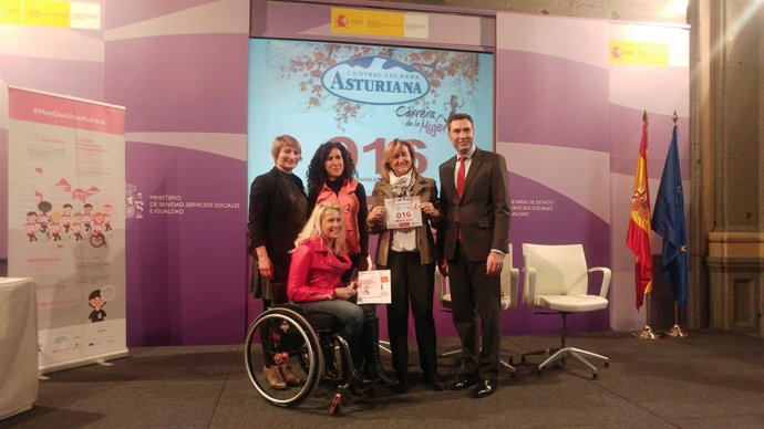 PRESENTACIÓN DE LOS DORSALES PARA LA CARRERA DE LA MUJER 