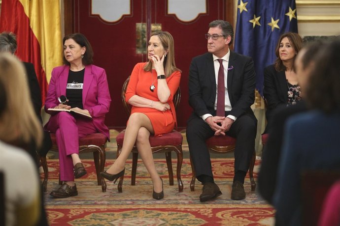 Ana Pastor en la charla-coloquio con motivo del Día Internacional de la Mujer