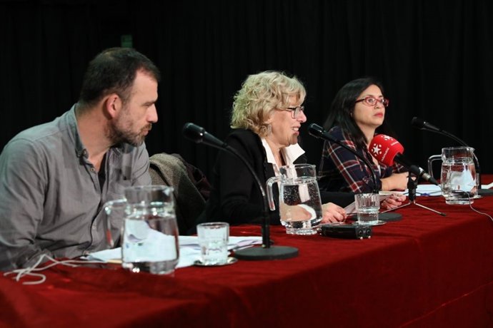 Carmena cree que hay que darle "más vueltas" a la Caja Mágica