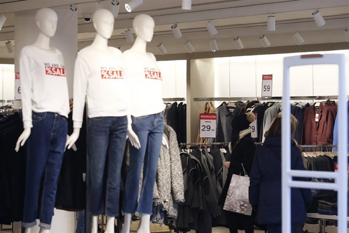 Imagen de archivo de una tienda de ropa