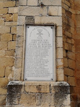 Placa franquista en Cañaveral