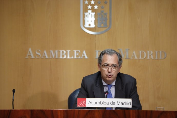 Rueda de prensa del portavoz del PP en la Asamblea de Madrid, Enrique Ossorio