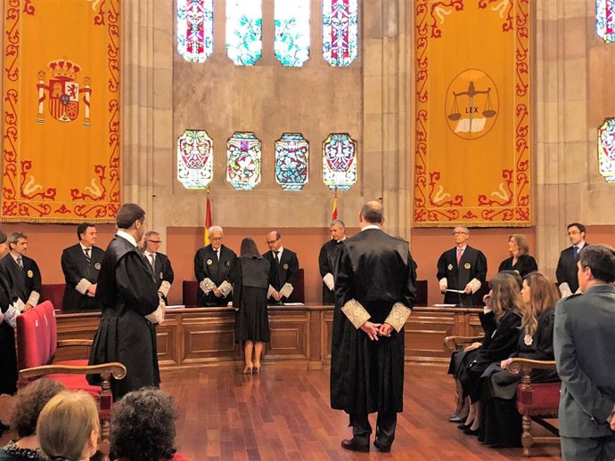 Pte.Del TSJC Jesús María Barrientos en la jura de jueces