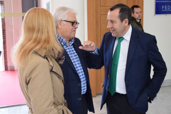 Ruiz Espejo en una reunión en la UMA 