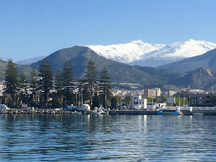 Imagen de Sierra Nevada desde el Puerto de Motril