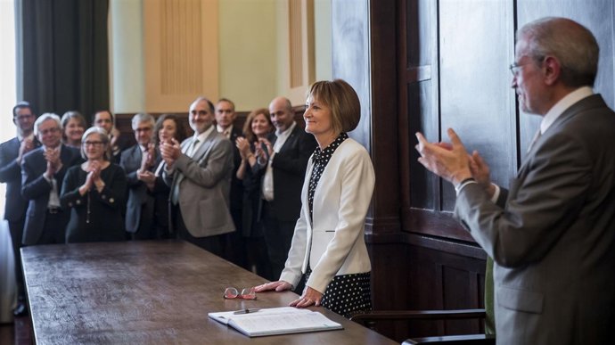 Mavi Mestre toma posesión como rectora de la UV