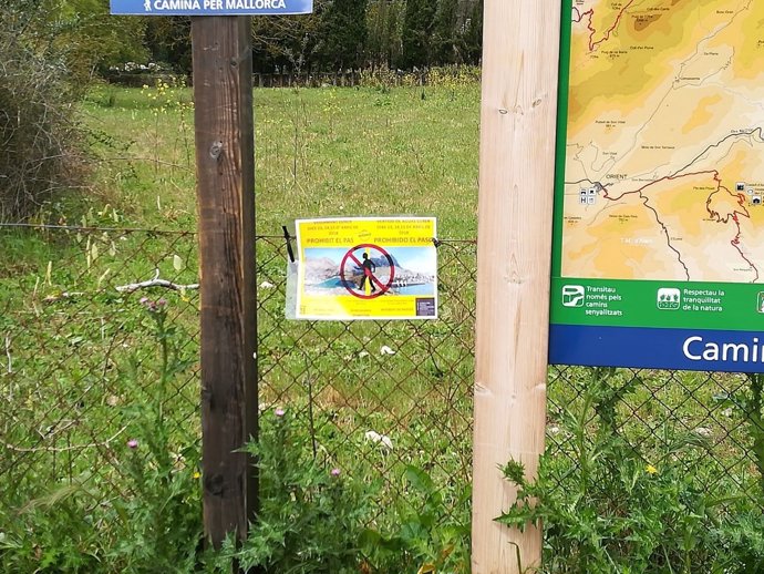Señal prohibido el paso en la Serra de Tramuntana