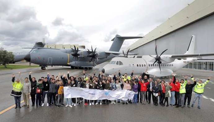 Las plantas andaluzas de Airbus celebra la I Feria de Carreras.