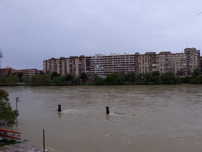 Crecida del Ebro a su paso por Zaragoza