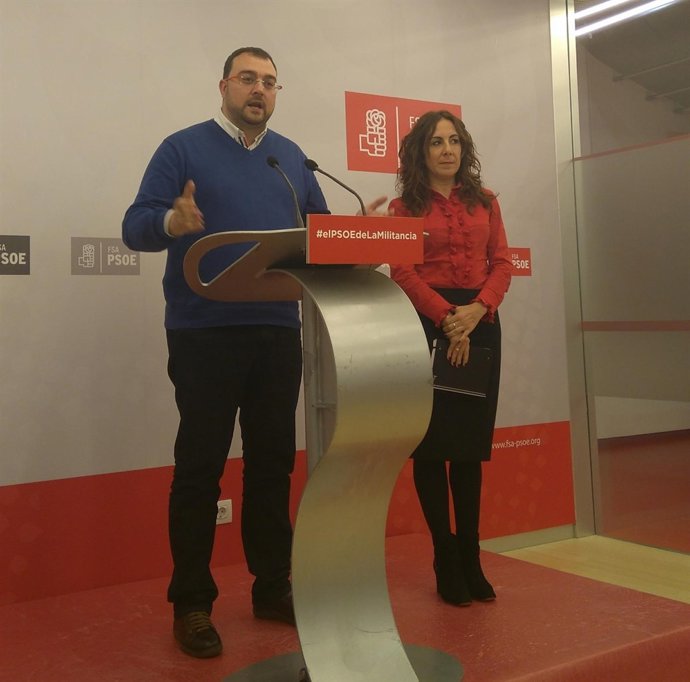 El secretario general de la FSA Adrián Barbón