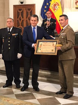 Sanz, en los premios de la Asociación Santo Ángel de la Policía Nacional de Rota