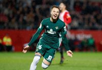 El Betis da el salto por Europa ante el Girona