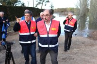 Lambán señala que la avenida del Ebro se produce en términos "menos dramáticos de lo esperado"