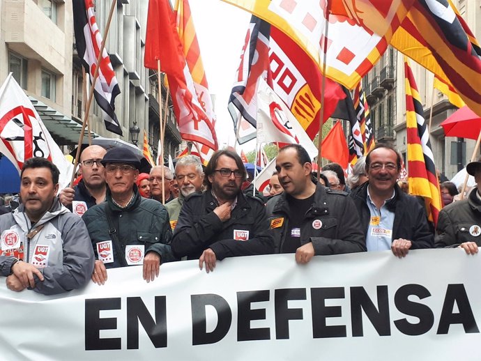 Camil Ros (UGT) y Javier Pacheco (CC.OO.) en una manifestación por las pensiones