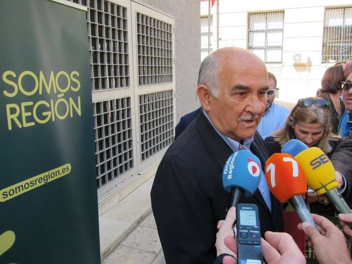 Alberto Garre, expresidente regional, presenta 'Somos Región'              