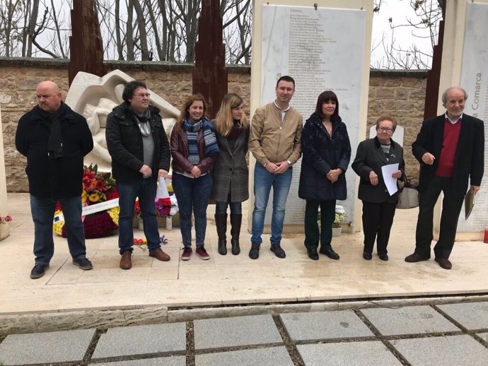 Acto del PSOE de Jaén en el cementerio de Linares