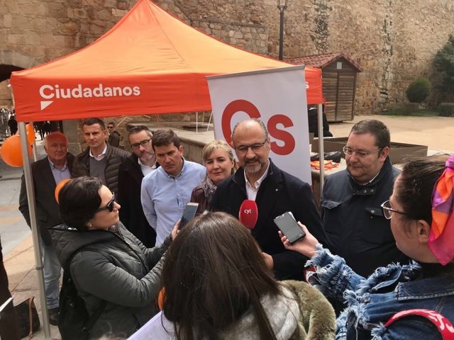 Ávila.- Fuentes, durante su visita a Ávila