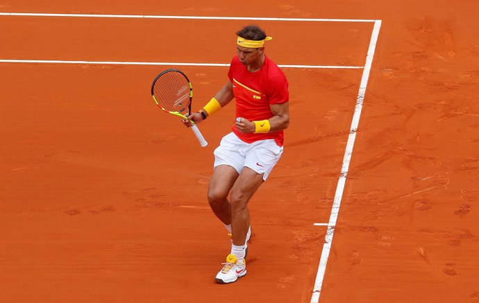 Rafa Nadal celebra un punto de su partido ante Kohlschreiber en la Davis