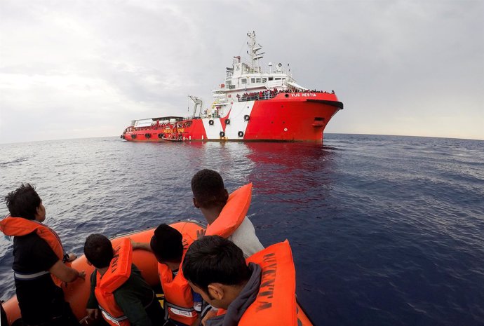 Migrantes rescatados por Save the Children en el Mediterráneo