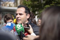 Aguado urge a Rajoy proponer un sustituto a Cifuentes y recuerda que si no lo hace votarán a favor de moción de censura 