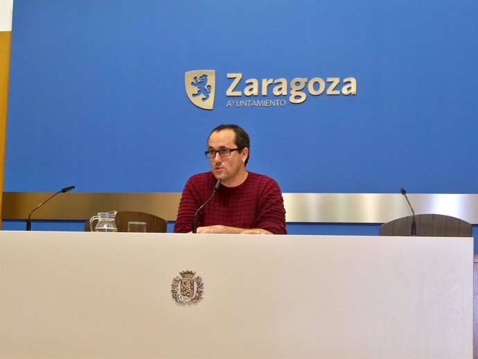 Cubero informa sobre el estado de la riada en Zaragoza.