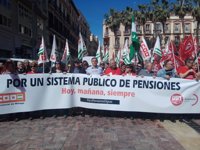 Miles de personas reclaman en Málaga unas pensiones "dignas" y que no sigan perdiendo poder adquisitivo
