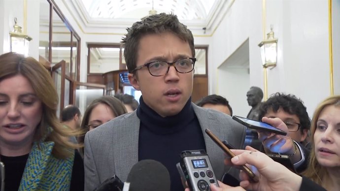 Errejón y Margallo declaran en los pasillos del Congreso de los Diputados